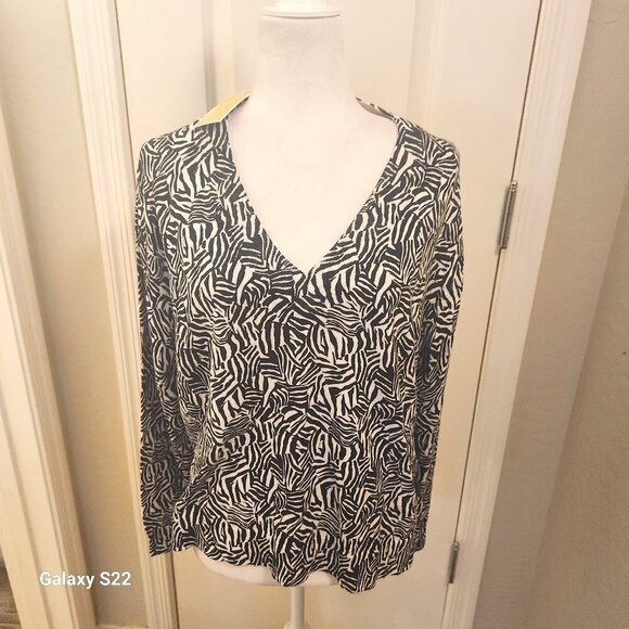 Michael Kors V-neck High Low Print Sweater. NWT. Size Large - Picture 1 of 12